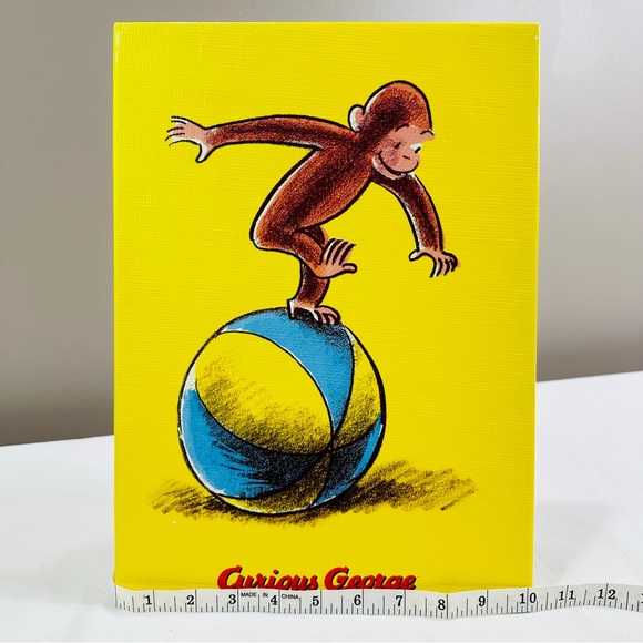 🎀 2005 CURIOUS GEORGE “CURIOUS GEORGE PLAYS ON A BALL” NO. 1 IN SERIES PICTURE - Picture 5 of 5